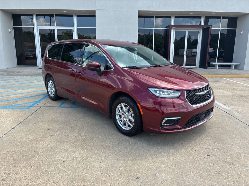 2023 Chrysler Pacifica Touring L's photo