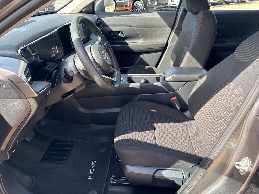 2025 Nissan Kicks S