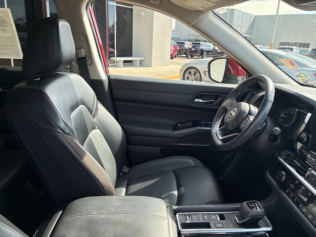 2024 Nissan Pathfinder SL