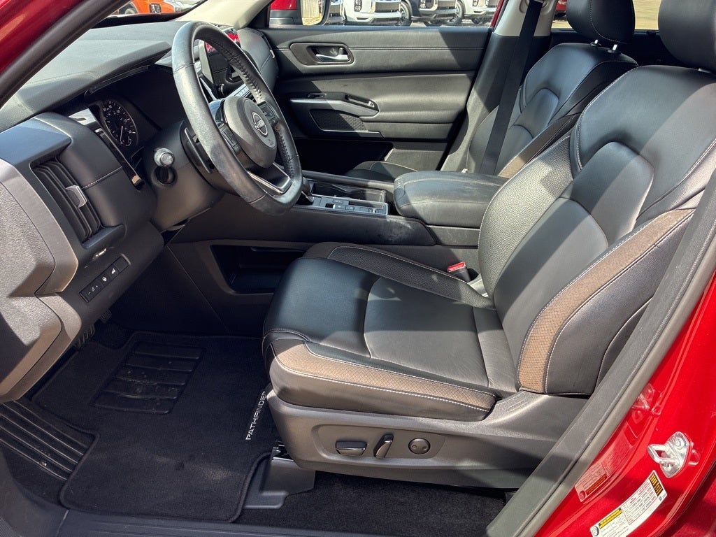 2024 Nissan Pathfinder SL
