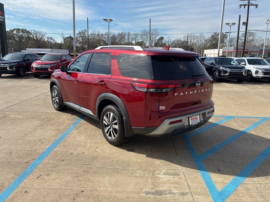 2024 Nissan Pathfinder SL