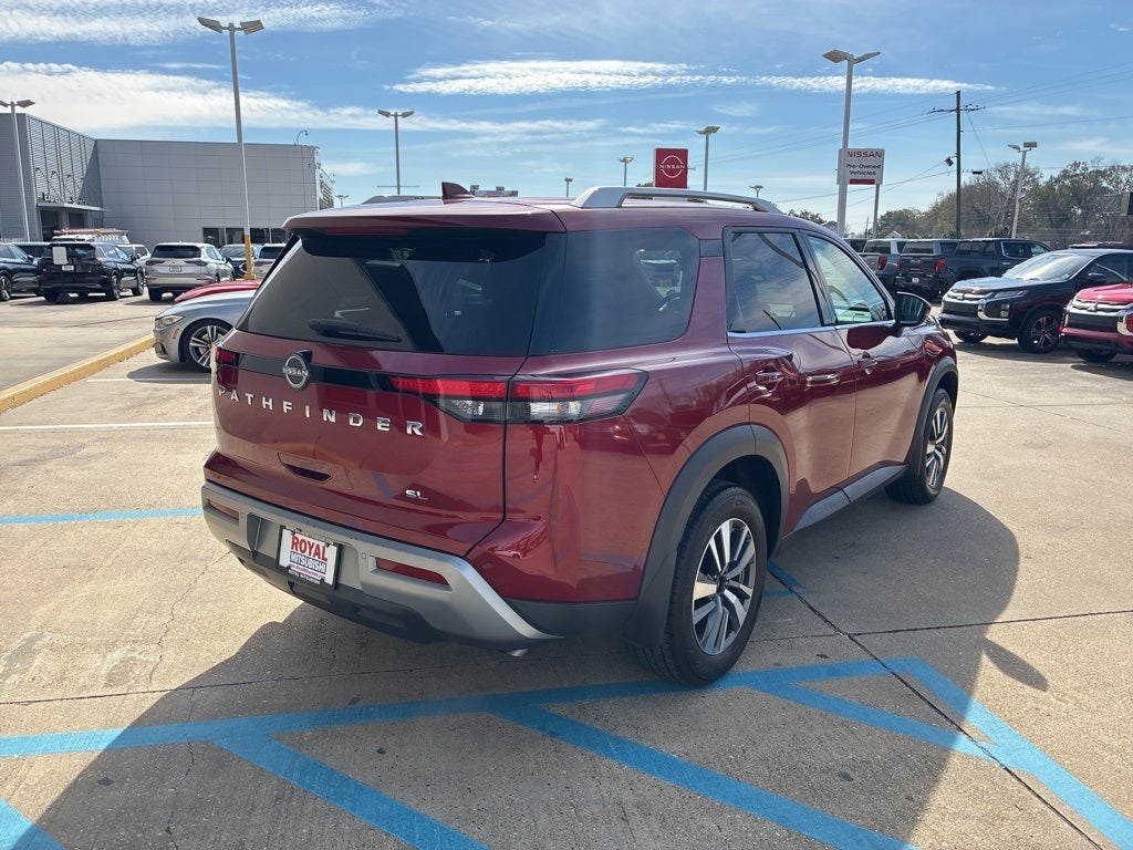 2024 Nissan Pathfinder SL