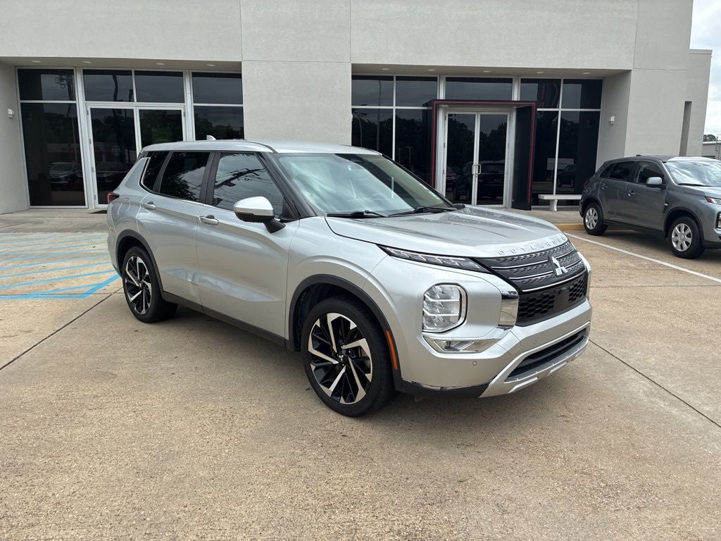 2023 Mitsubishi Outlander SE