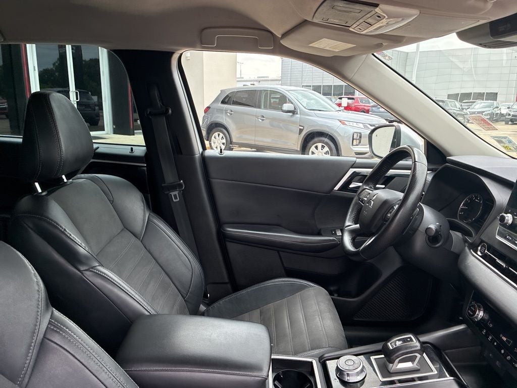 2023 Mitsubishi Outlander SE