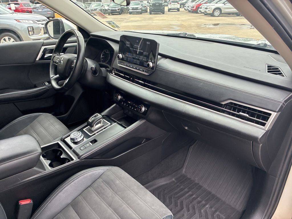 2023 Mitsubishi Outlander SE