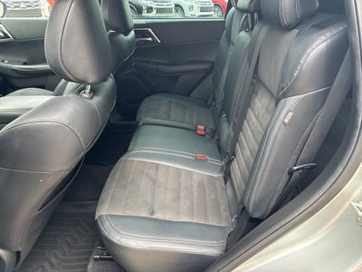 2023 Mitsubishi Outlander SE
