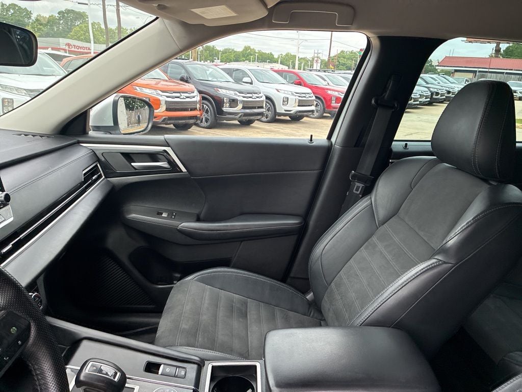 2023 Mitsubishi Outlander SE