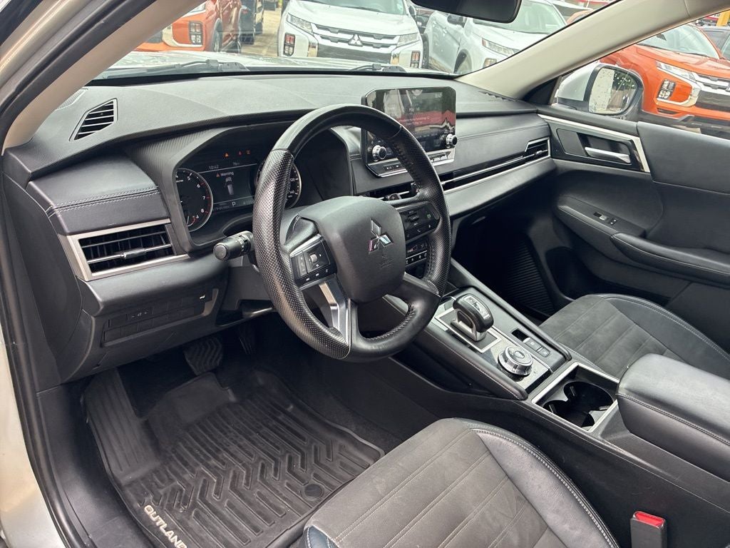2023 Mitsubishi Outlander SE