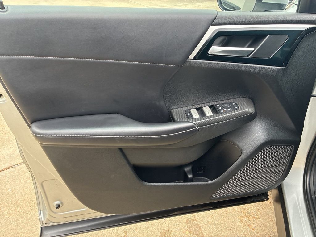 2023 Mitsubishi Outlander SE