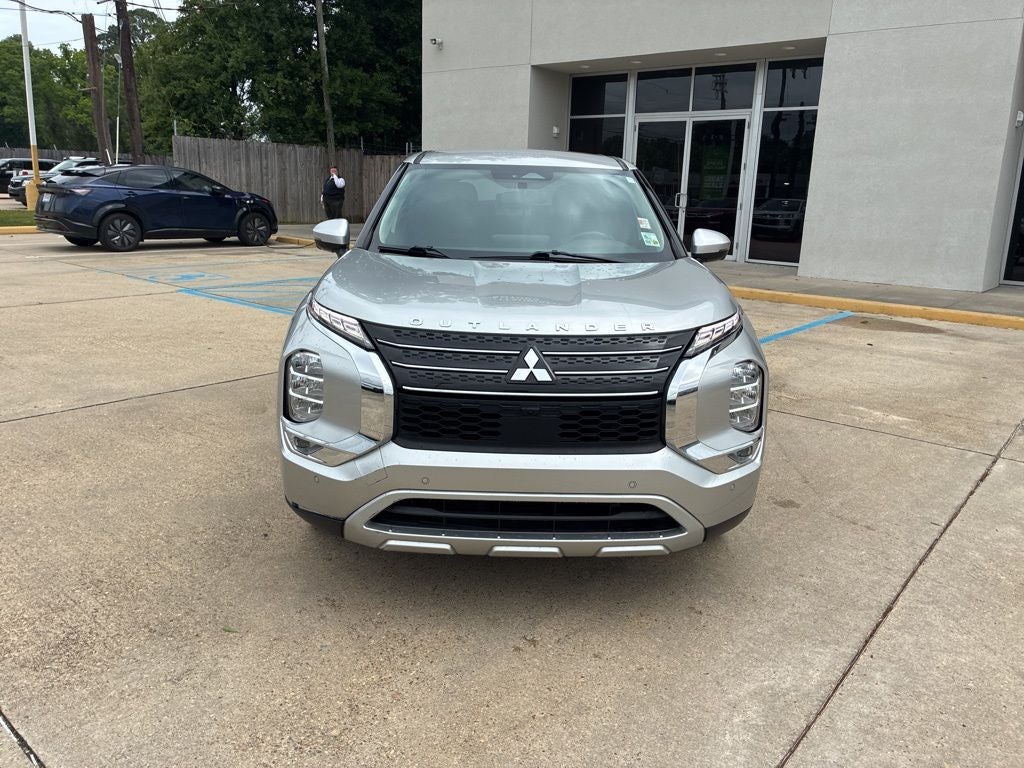 2023 Mitsubishi Outlander SE