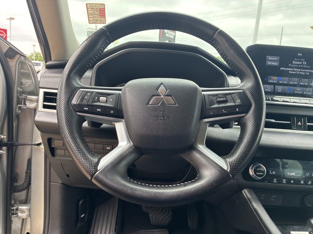 2023 Mitsubishi Outlander SE
