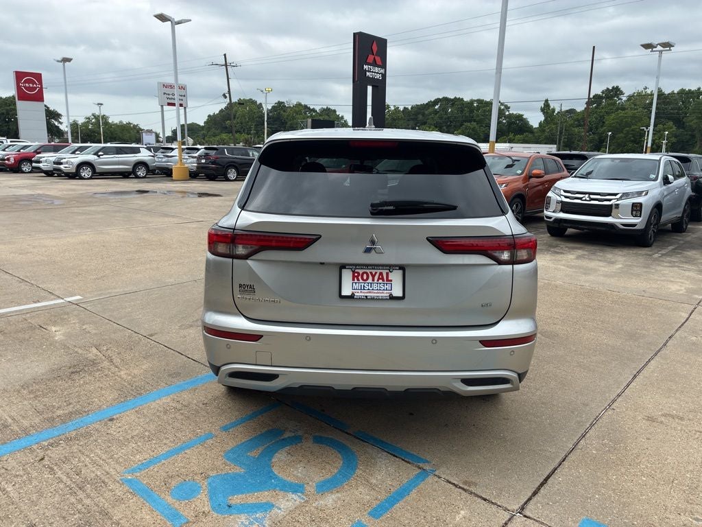 2023 Mitsubishi Outlander SE