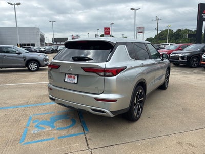 2023 Mitsubishi Outlander SE