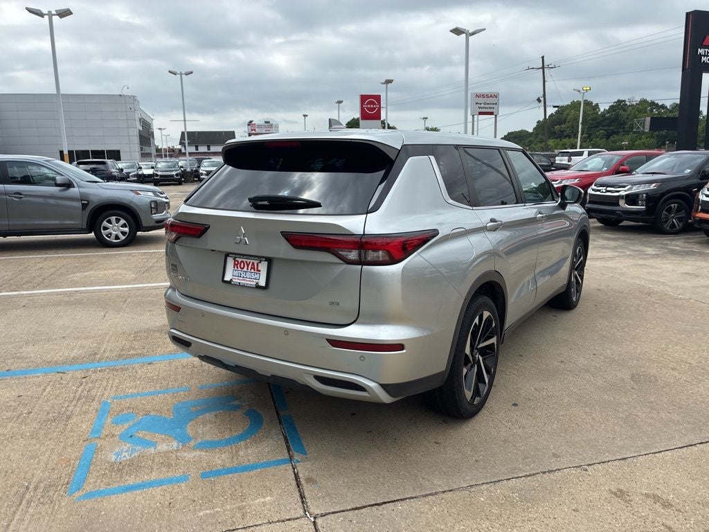 2023 Mitsubishi Outlander SE