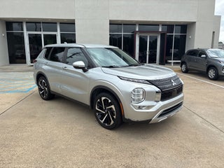2023 Mitsubishi Outlander Base