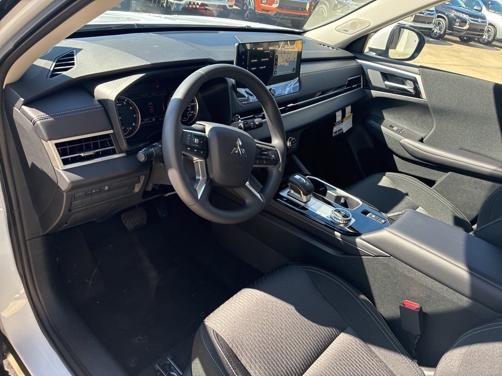 2026 Mitsubishi Outlander ES