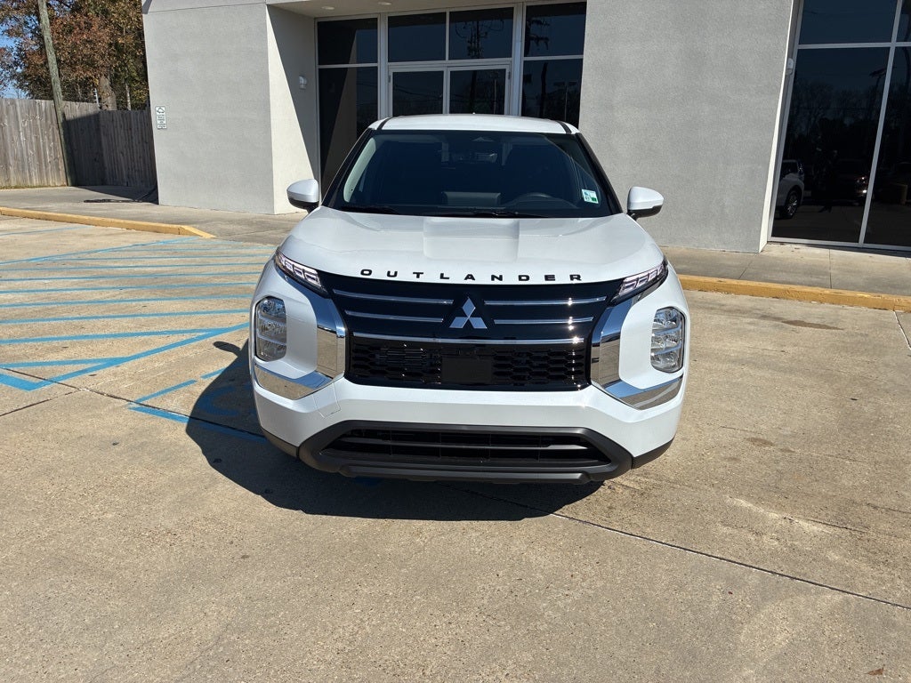 2026 Mitsubishi Outlander ES