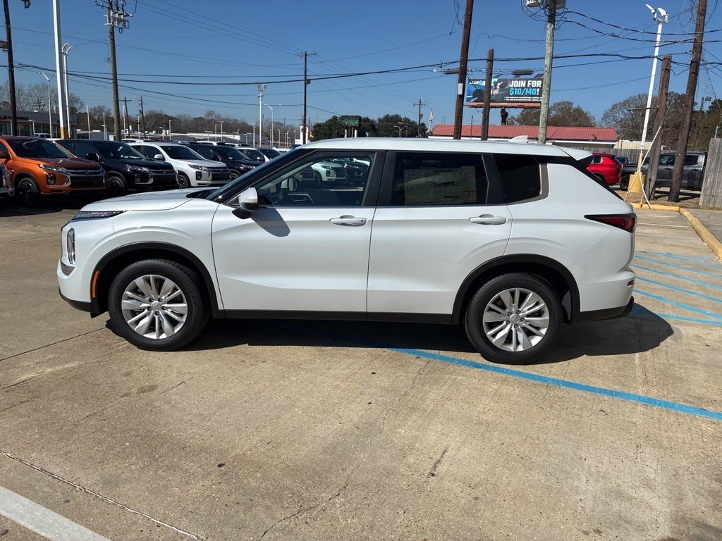 2026 Mitsubishi Outlander ES