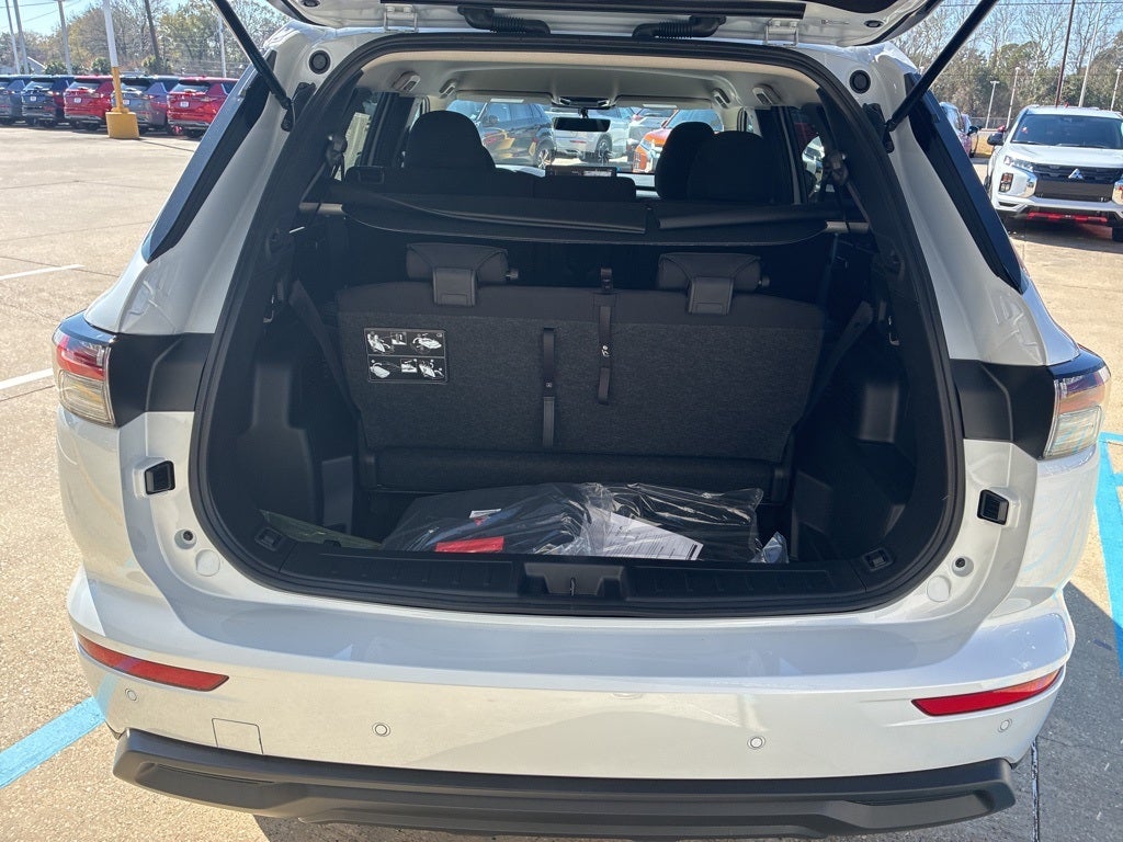 2026 Mitsubishi Outlander ES