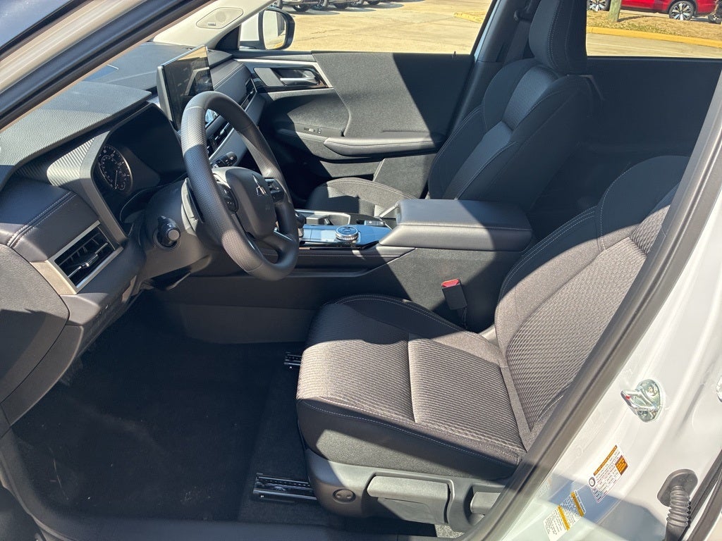 2026 Mitsubishi Outlander ES