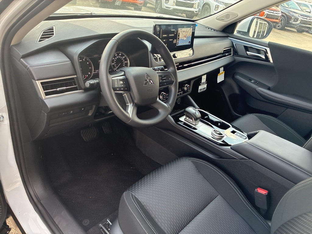 2026 Mitsubishi Outlander ES