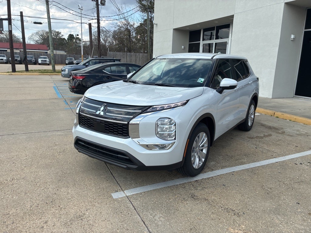 2026 Mitsubishi Outlander ES