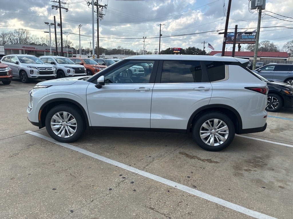 2026 Mitsubishi Outlander ES