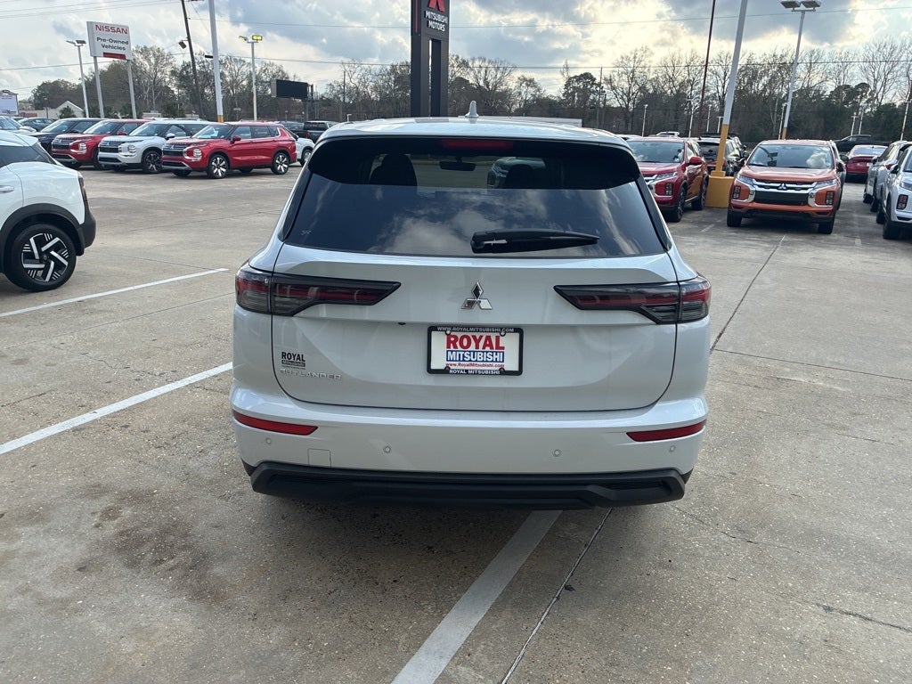 2026 Mitsubishi Outlander ES