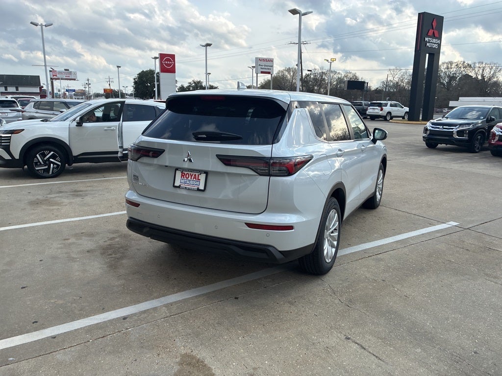 2026 Mitsubishi Outlander ES