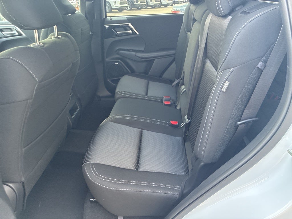 2026 Mitsubishi Outlander ES