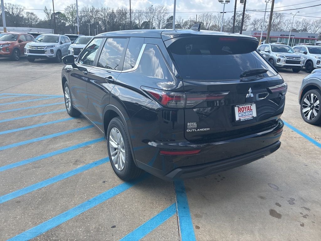 2026 Mitsubishi Outlander ES