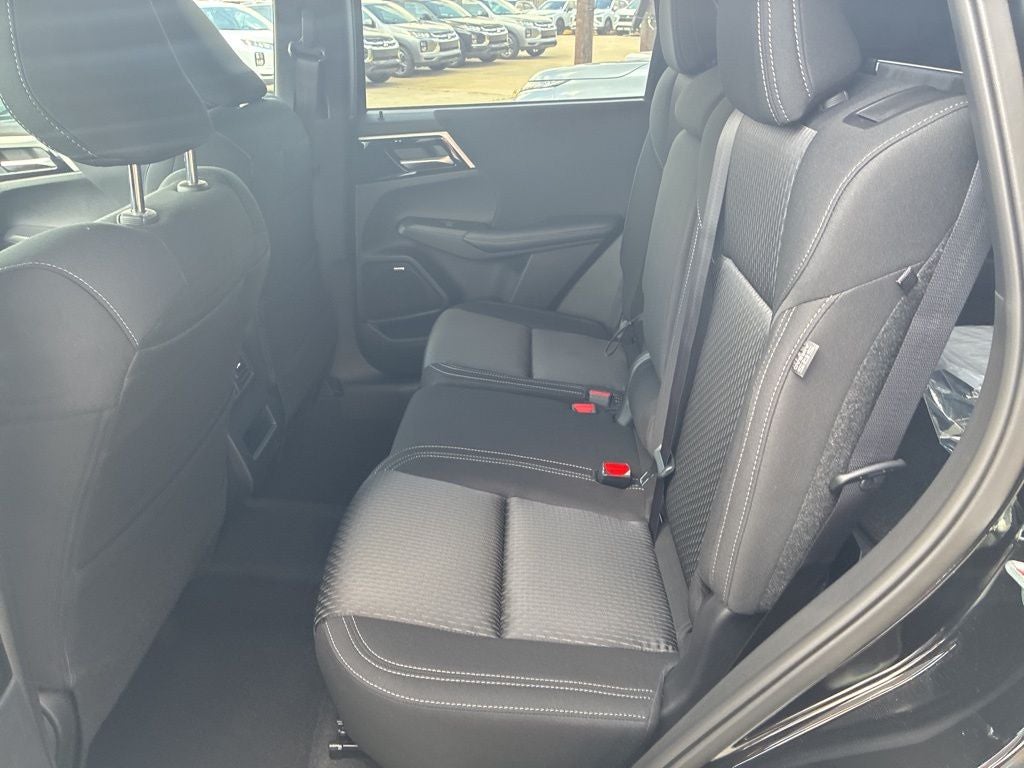 2026 Mitsubishi Outlander ES