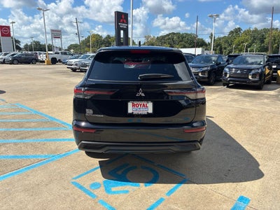 2026 Mitsubishi Outlander ES