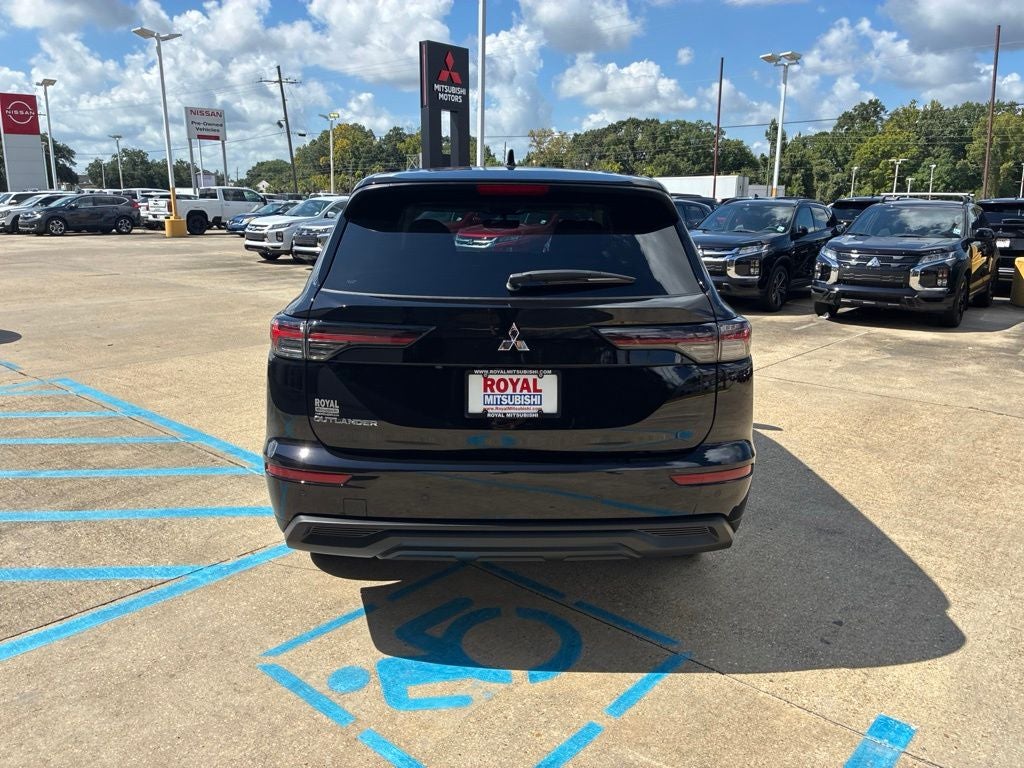 2026 Mitsubishi Outlander ES