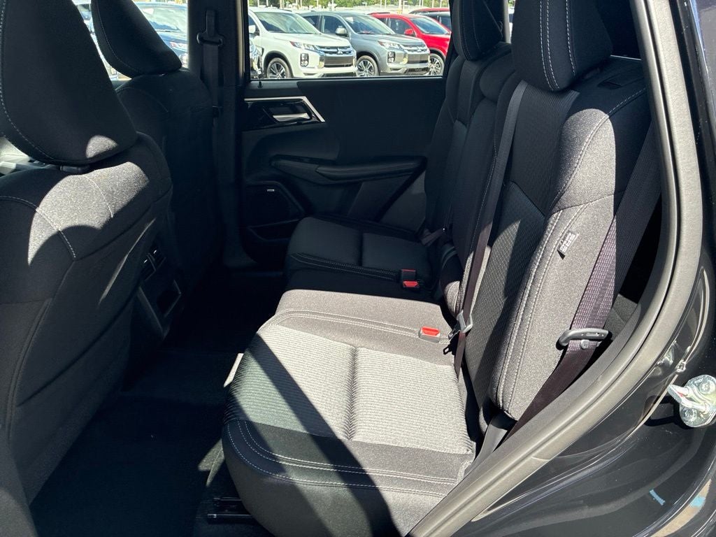 2026 Mitsubishi Outlander ES
