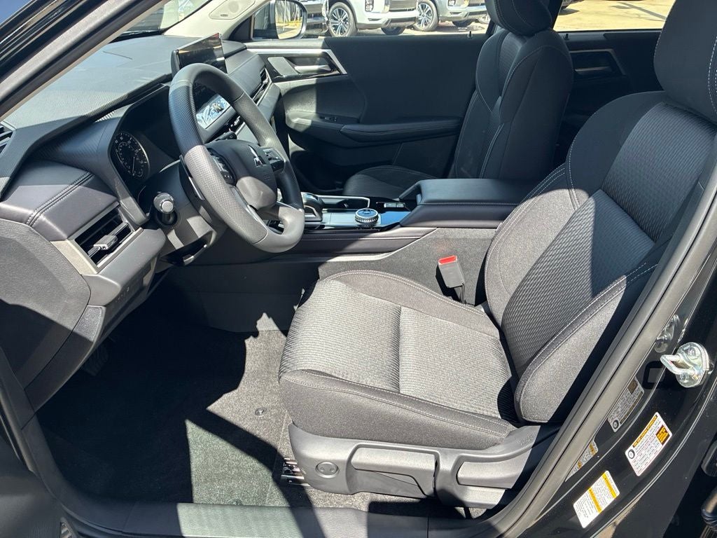 2026 Mitsubishi Outlander ES
