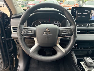 2026 Mitsubishi Outlander ES