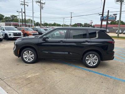 2026 Mitsubishi Outlander ES