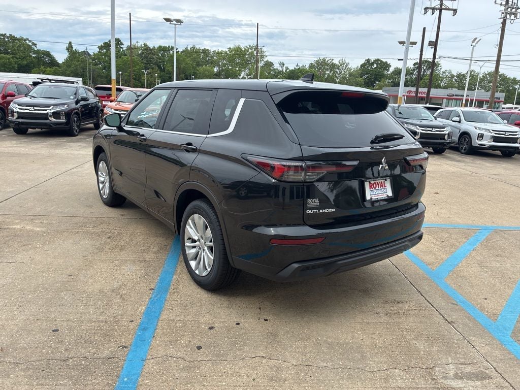 2026 Mitsubishi Outlander ES