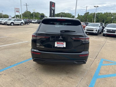 2026 Mitsubishi Outlander ES