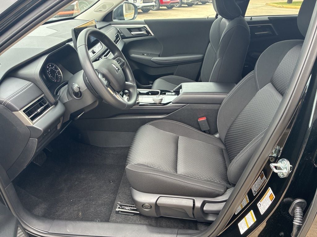 2026 Mitsubishi Outlander ES