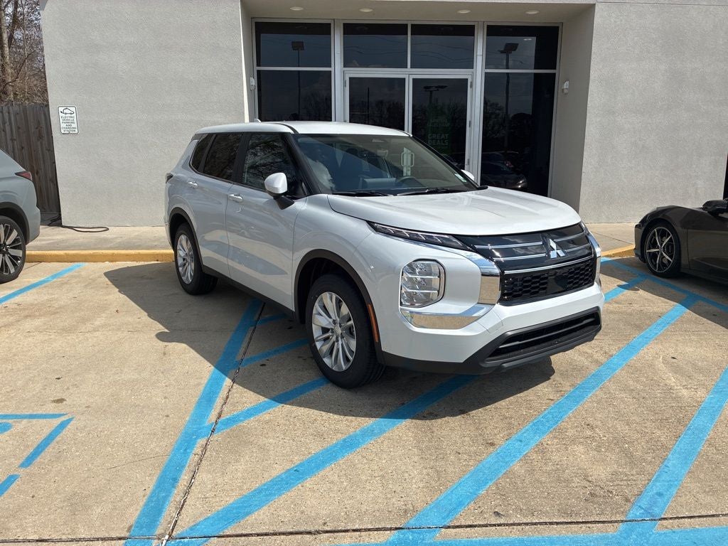 2026 Mitsubishi Outlander ES
