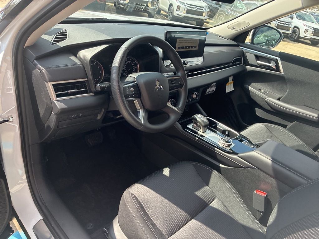 2026 Mitsubishi Outlander ES