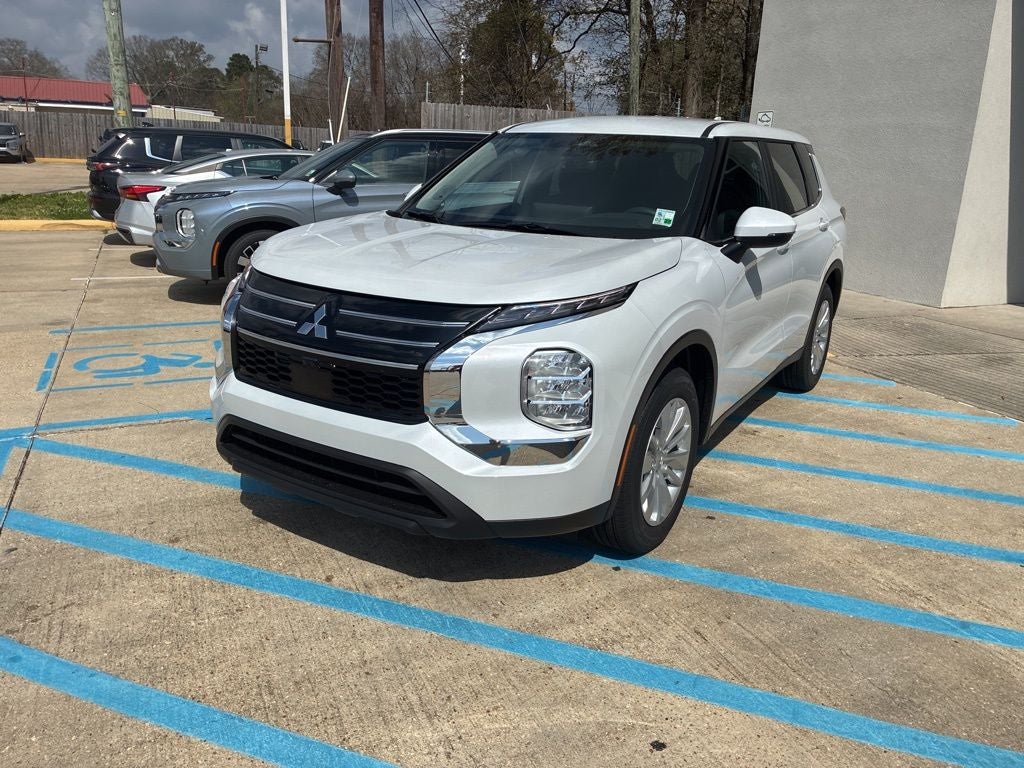 2026 Mitsubishi Outlander ES