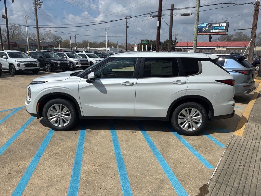 2026 Mitsubishi Outlander ES