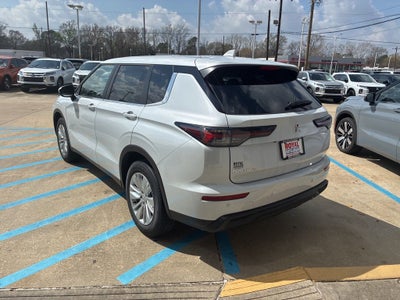 2026 Mitsubishi Outlander ES