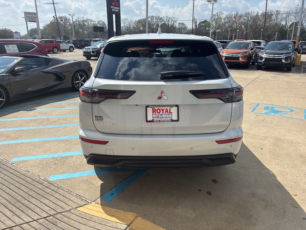 2026 Mitsubishi Outlander ES