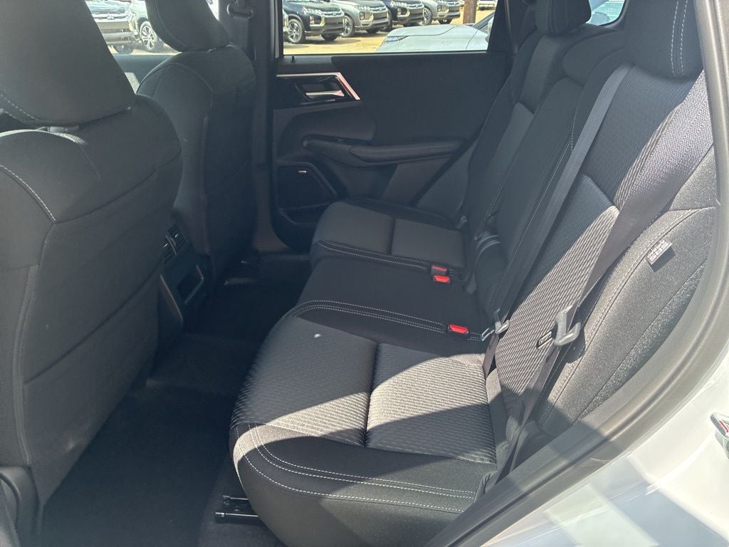 2026 Mitsubishi Outlander ES