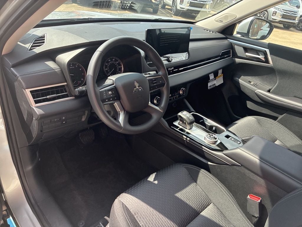 2026 Mitsubishi Outlander ES