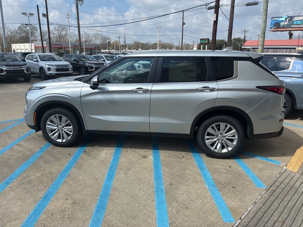 2026 Mitsubishi Outlander ES